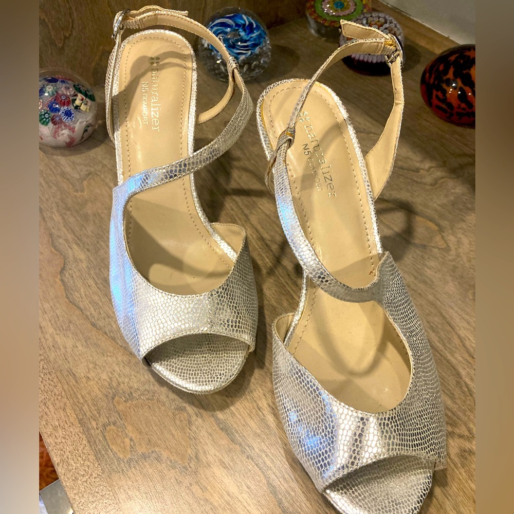 Naturalizer Women's Brenta Strappy Dress Sandal size 9